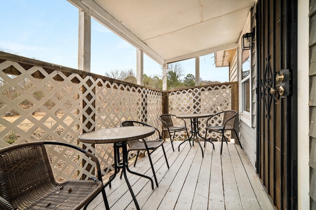 Building Photo - 866 United Ave SE