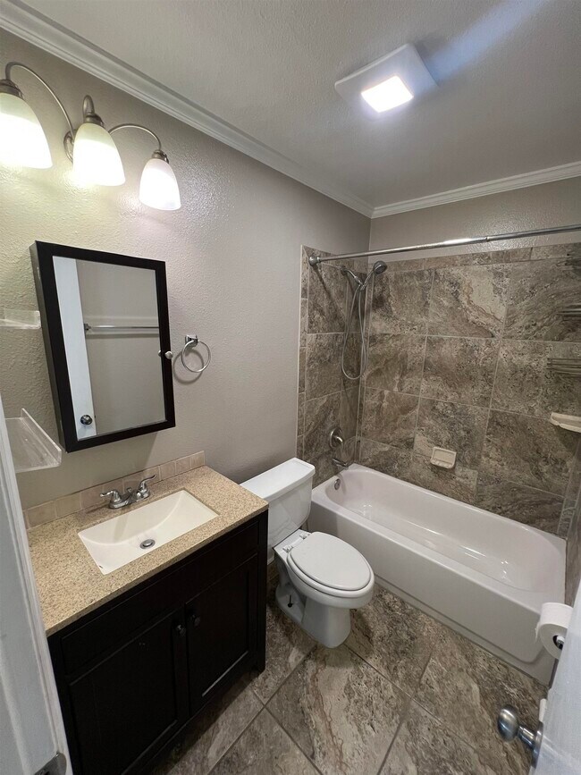 Building Photo - 2262 Foster Dr