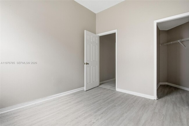 Building Photo - 575 SE 29th Dr