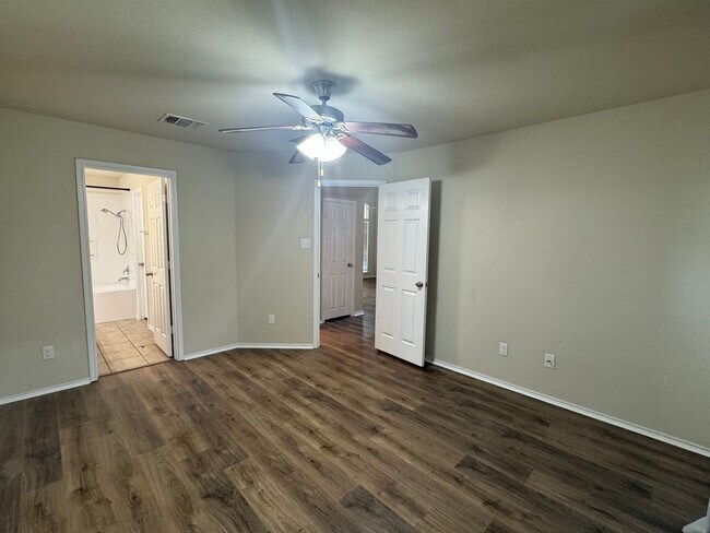 Building Photo - 4 bedroom located in Yowell Ranch!