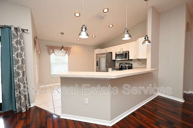 Building Photo - 7147 Cedarcrest Blvd