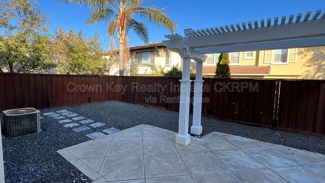 Building Photo - 724 Shelli St