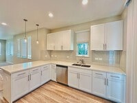 Building Photo - $3,390 / 2 BR - STUNNING MODEL TOWN HOME IN CENTRAL FREMONT