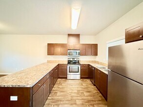 Building Photo - Prather - Creekside Commons LLC 12600