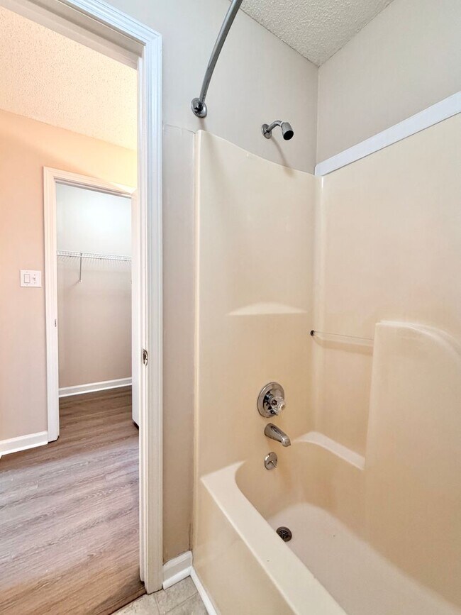 Building Photo - 1215 Marla Dr