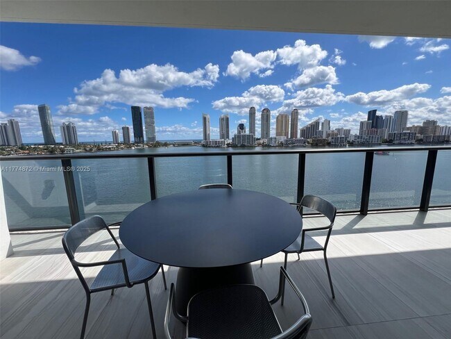 Building Photo - 5000 Island Estates Dr