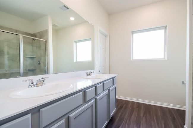 Building Photo - 12543 Highgrove Springs Dr