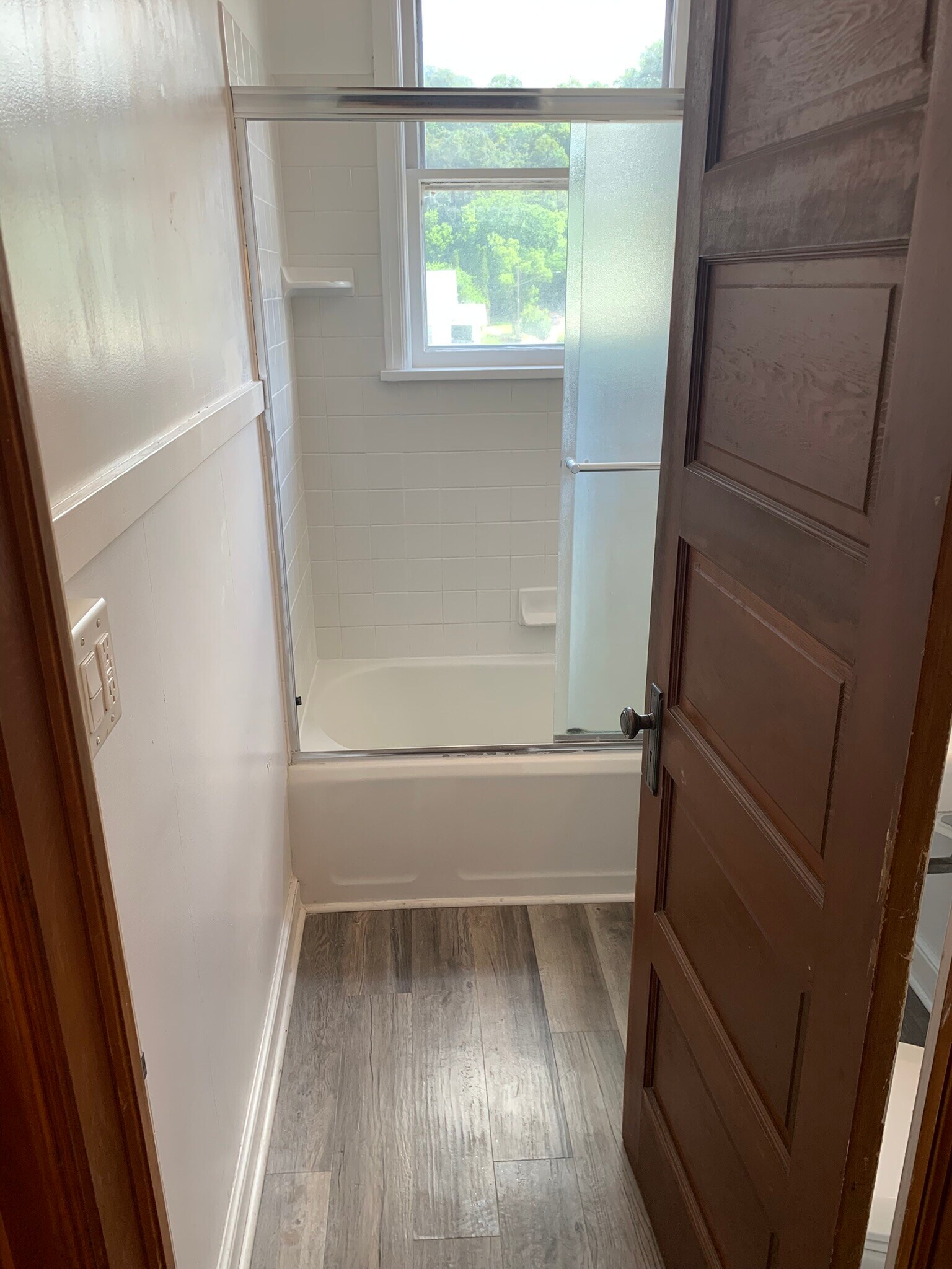 Bathroom - 618 S Farwell St