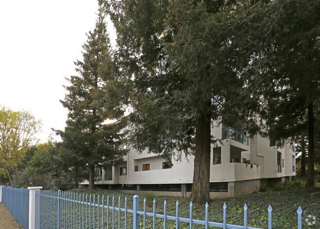 Building Photo - The Plaza
