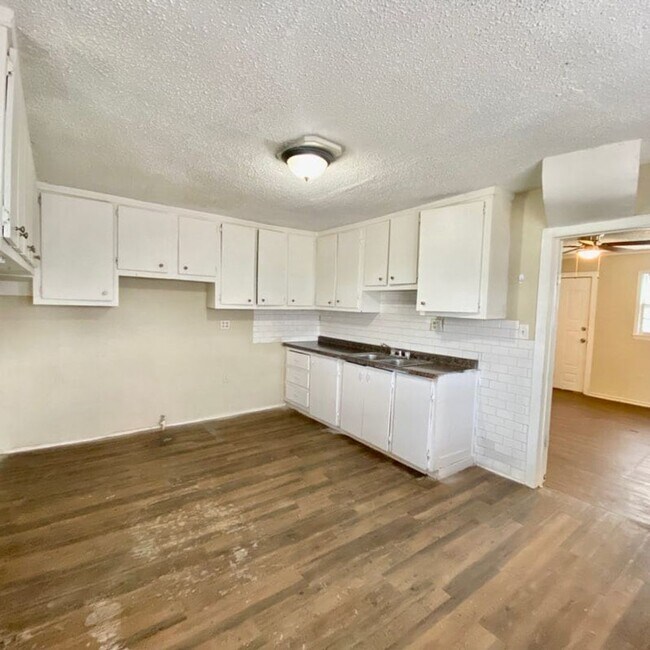 Building Photo - 3005 Colgate St