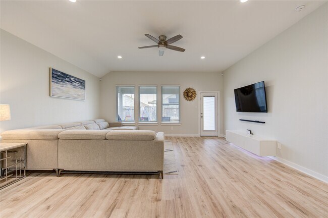 Building Photo - 22534 Petrizzi Ln