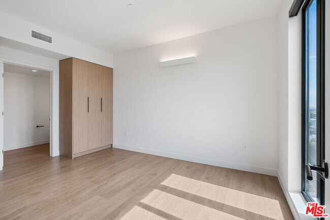 Building Photo - 10700 Tabor St