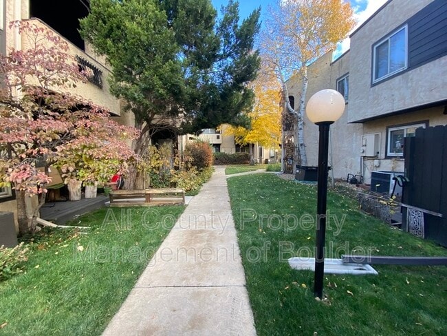 Building Photo - 2982 Shady Hollow W
