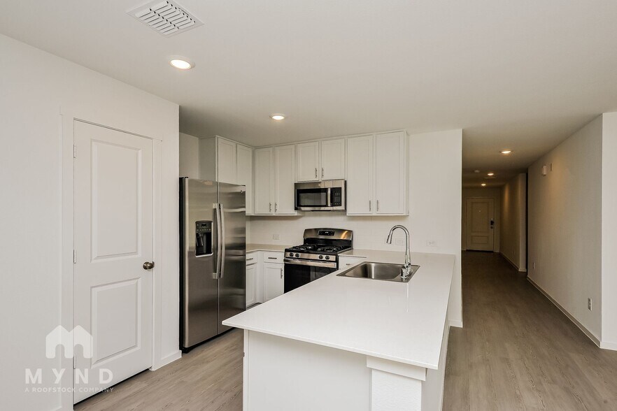 Building Photo - 2720 Mistwood Dr
