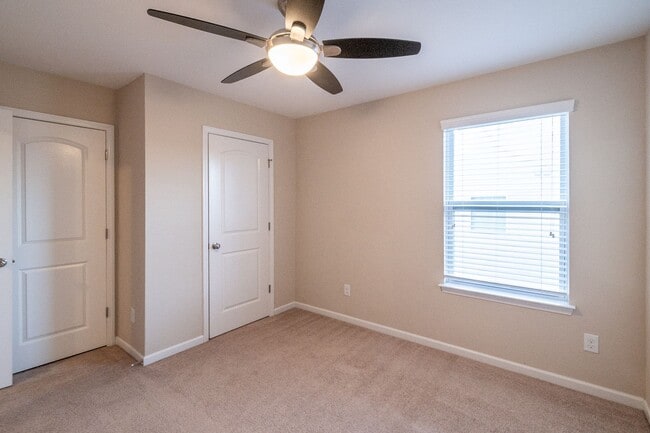 Building Photo - Spacious 4 Bedroom, 3.5 Bath Home for Rent in Pineville!