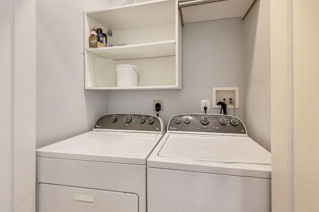 Building Photo - 646 Keefer Pl NW