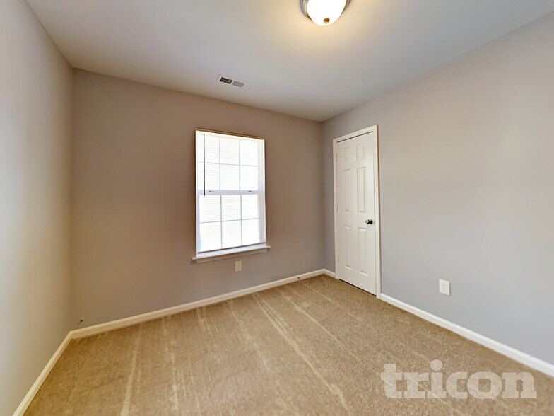 Building Photo - 930 Valley Ridge Rd