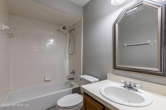 Building Photo - 1836 Manitoba Ct N