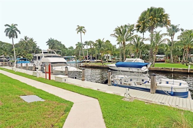 Building Photo - 1301 River Reach Dr