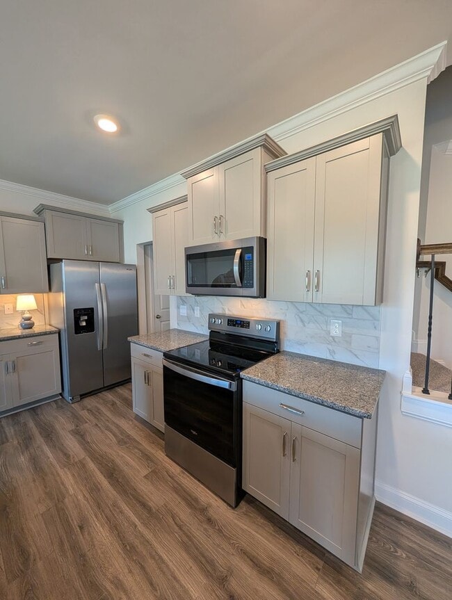 Building Photo - New Construction Townhouse-Hendersonville!