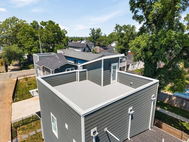 Building Photo - 1802 10th Ave N