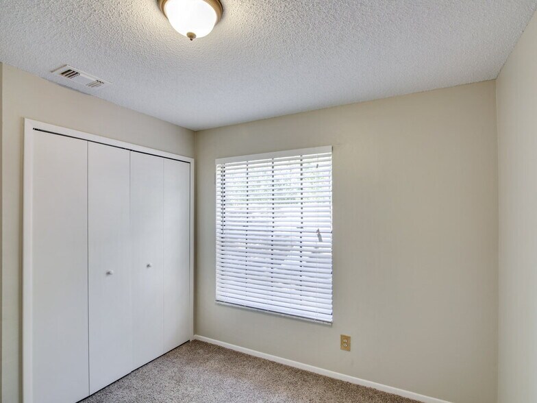 Building Photo - 1245 Crossfield Dr