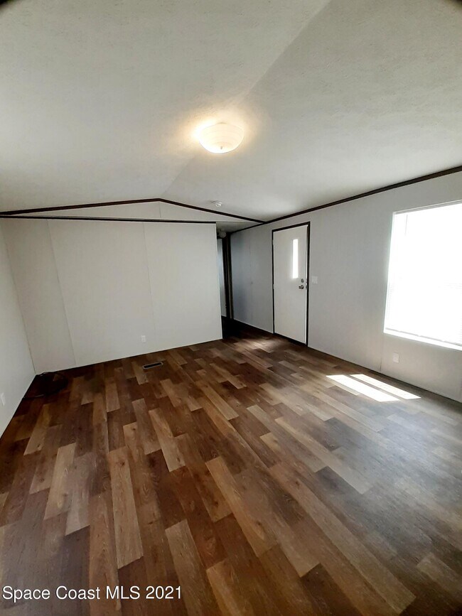 Building Photo - 1632 Ridge Dr