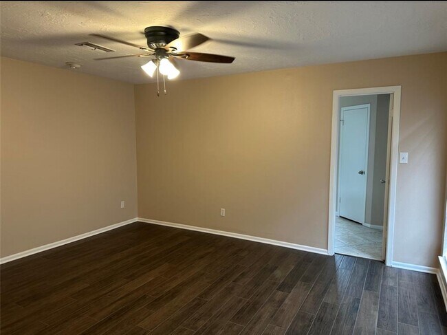 Building Photo - 17406 Spicewood Springs Ln