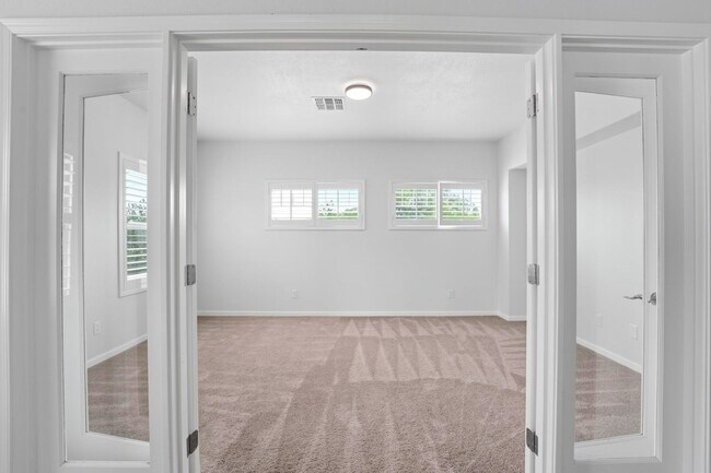 Building Photo - 16054 W Shangri La Rd