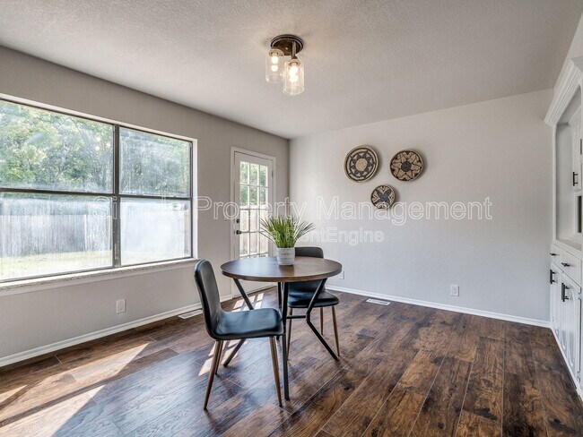 Building Photo - 2320 Yellowstone Dr