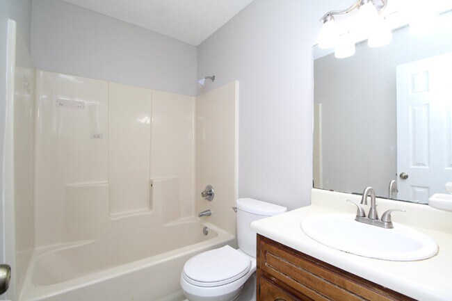 Building Photo - 3/2 Northwest Pensacola brick home with ga...