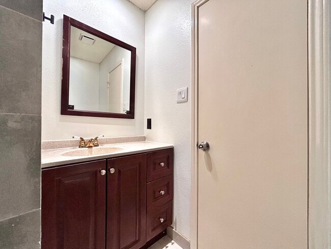 Building Photo - 12904 Lazyfield Trail