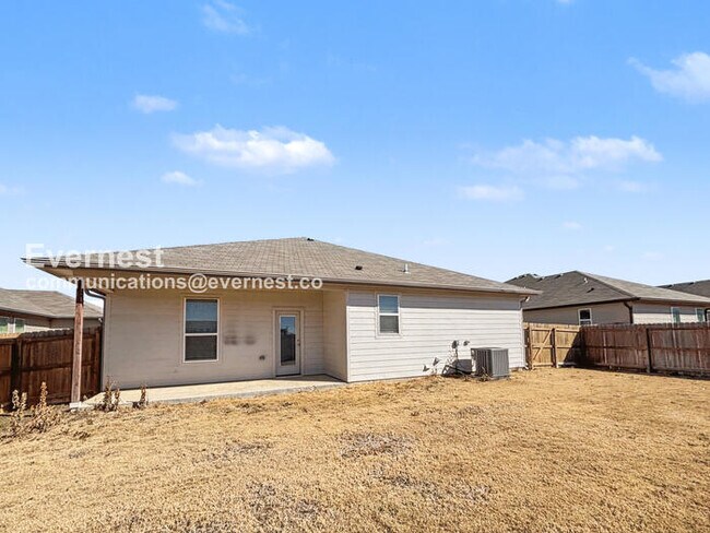 Building Photo - Limited Time Special Offer / 4 Bed, 3 Bath Home with Garage / Pet-Friendly / Vouchers Accepted / ...