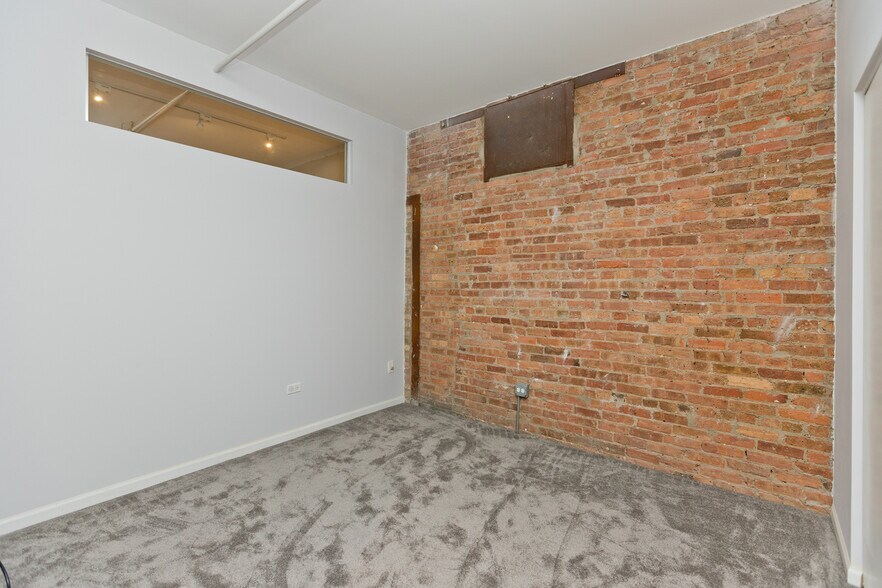 Building Photo - 520 W Huron St