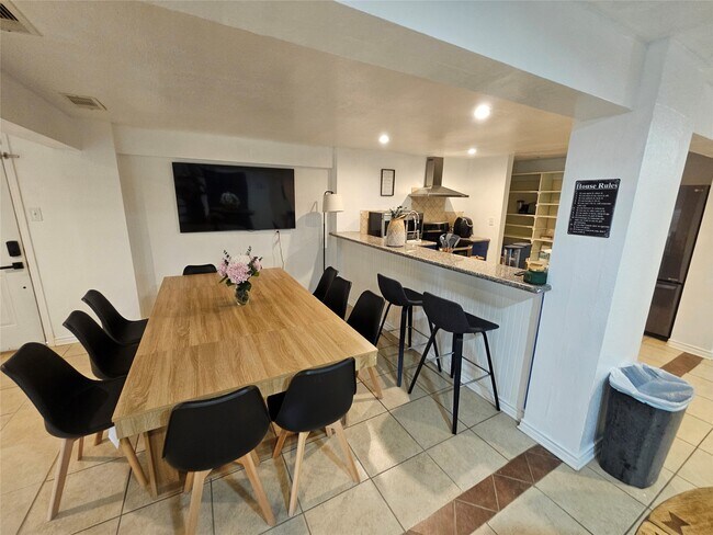 Building Photo - 812 Marlin St