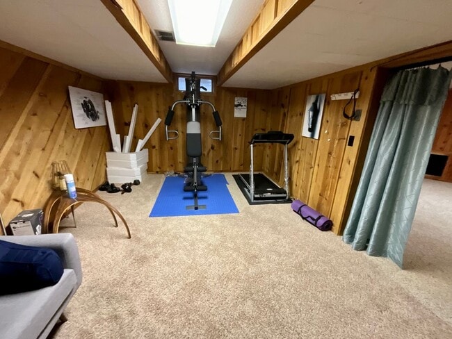 Building Photo - 3-bedroom, 3 bathroom, 12-month rental