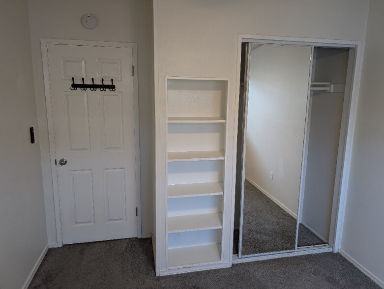 Building Photo - 730 Holly Ave