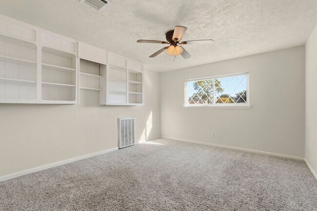 Building Photo - 2518 Henderson Ln