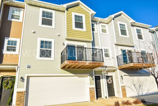 Building Photo - 2 Bedroom 2.5 Bath 2 car garage Townhome in Ankeny
