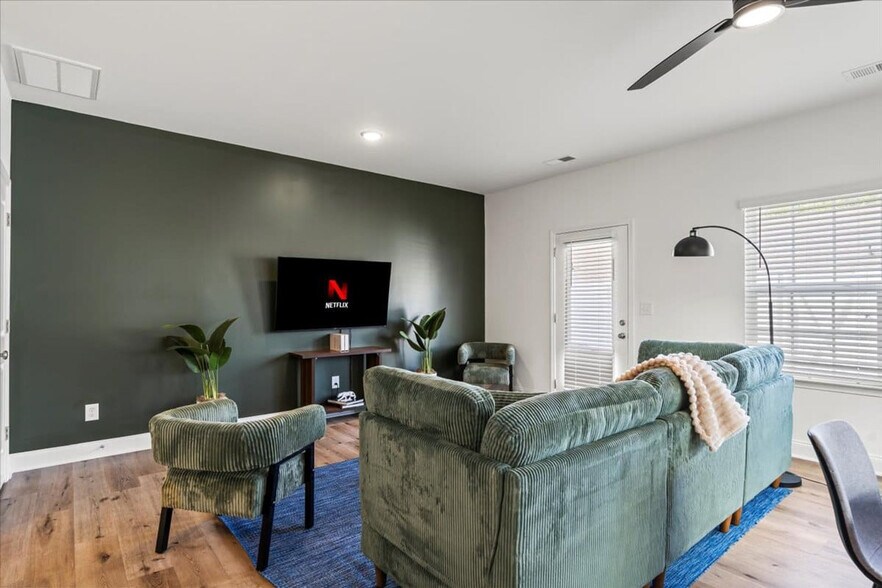 Building Photo - 7047 Lash Ln