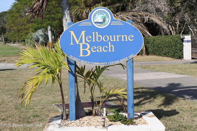 Building Photo - 453 Dolphin St