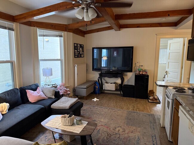Interior Photo - 137-139