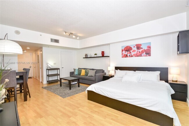 Building Photo - 1750 N Bayshore Dr