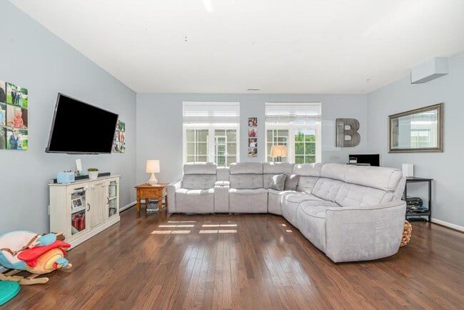 Building Photo - 3034 Meridian Cmns