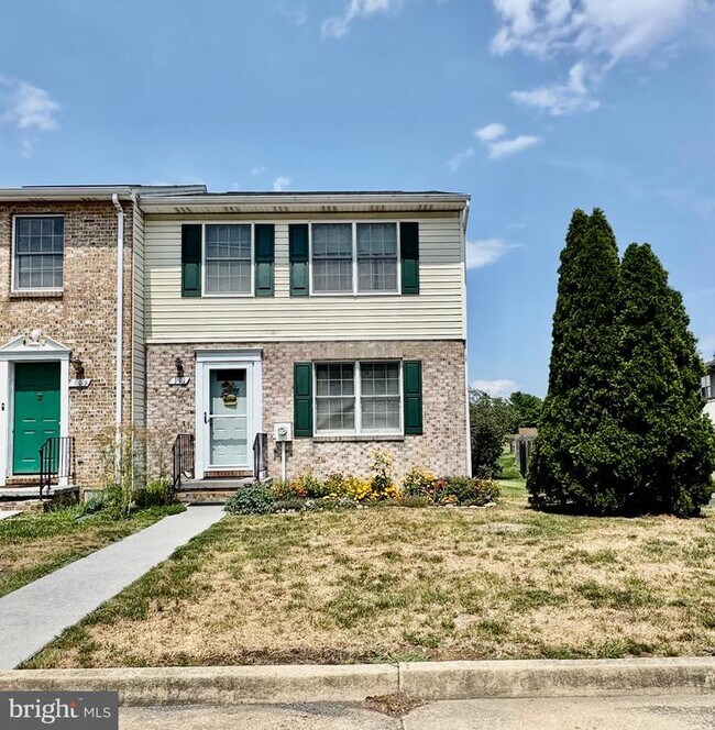 Building Photo - 111 Equestrian Dr