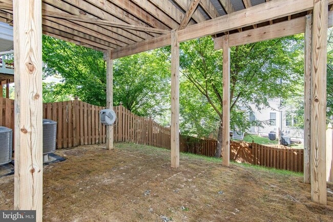 Building Photo - 208 Croft Square