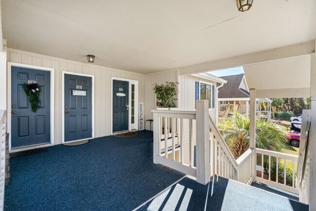 Building Photo - ***Free Utilities ** Seasonal Rental Avail...