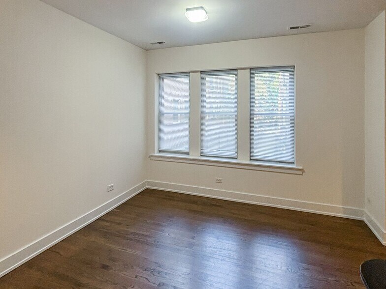 Building Photo - 5058 N Winchester Ave