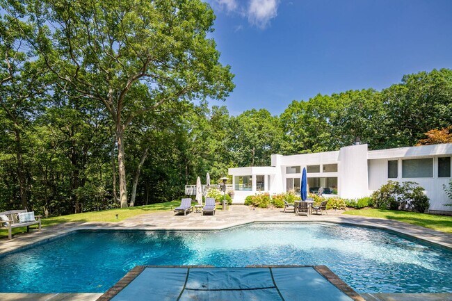 Building Photo - 4 Beechwood Ct