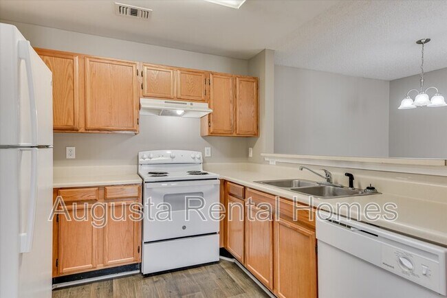 Building Photo - 320 Peachtree St